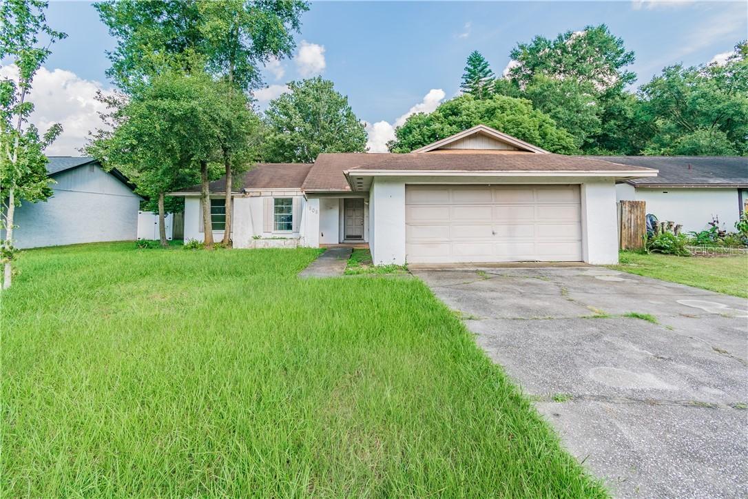 909 Black Knight Dr., Valrico, FL 33594