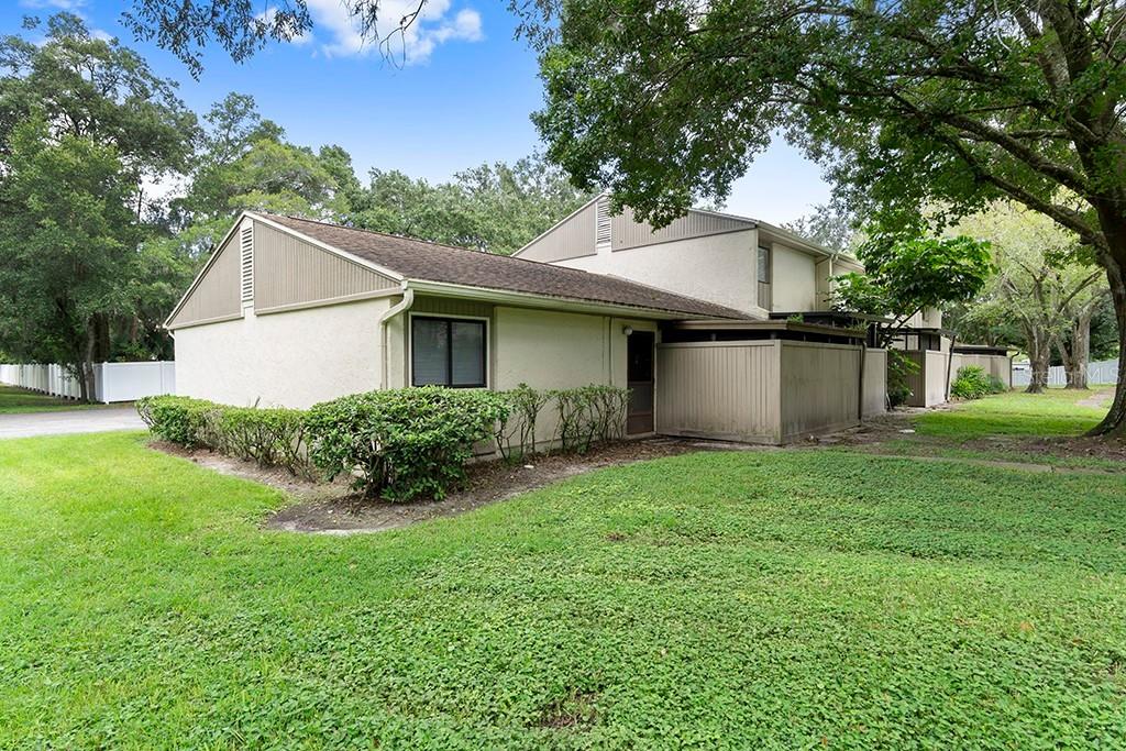 8001 Jasmine Dr., Temple Terrace, FL 33637