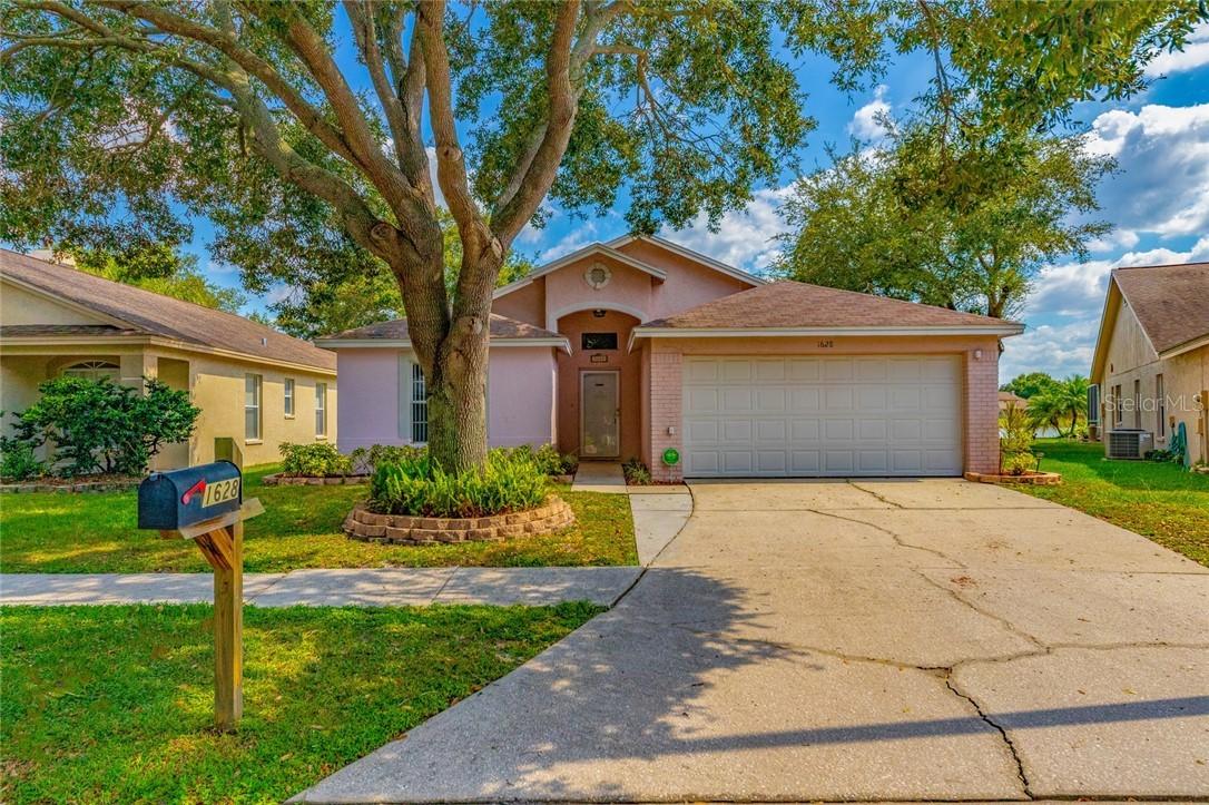 1628 Portsmouth Lake Dr., Brandon, FL 33511