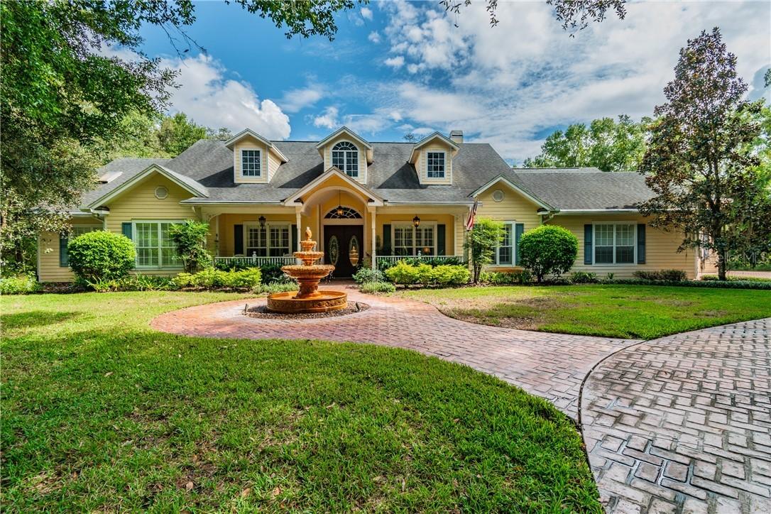 930 Lake Charles Cir., Lutz, FL 33548