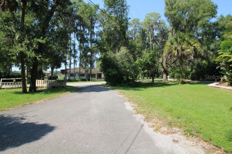111 Oak Lee Dr., Lutz, FL 33548