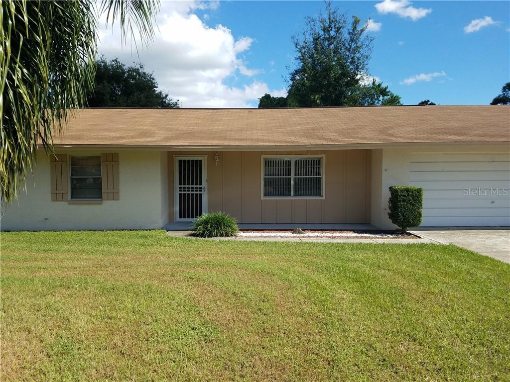 907 Ridgeland Ln., Valrico, FL 33594