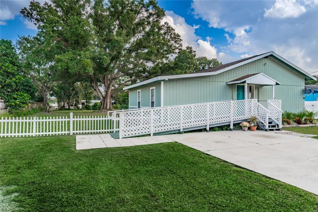 8507 Twin Lakes Blvd., Tampa, FL 33614