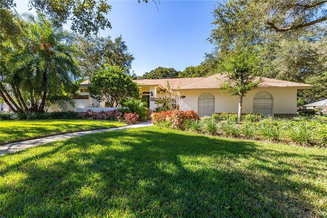1423 Hounds Hollow Ct., Lutz, FL 33549