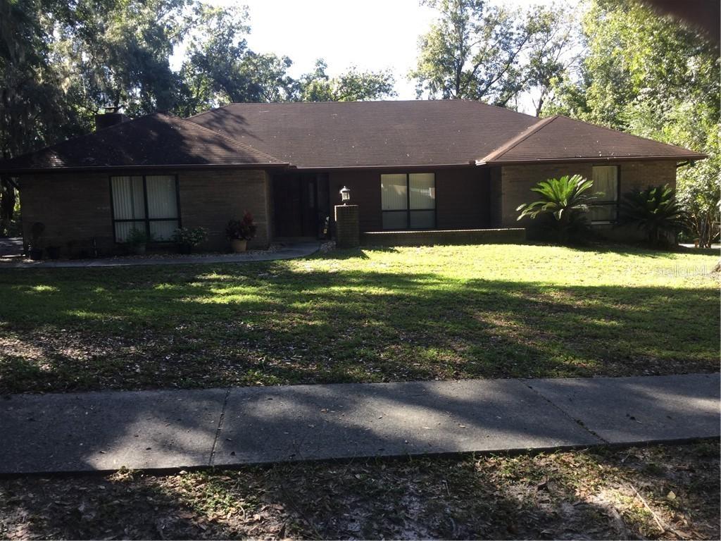 101 Holly Tree Ln., Brandon, FL 33511