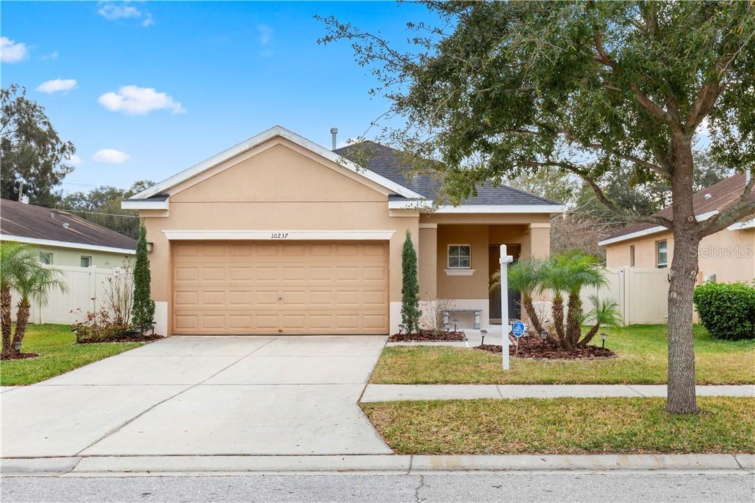 10237 Avelar Ridge Dr., Riverview, FL 33578