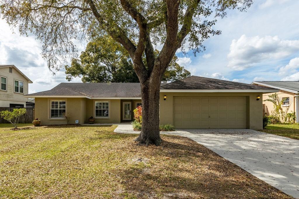 17613 Shadyside Cir., Lutz, FL 33549
