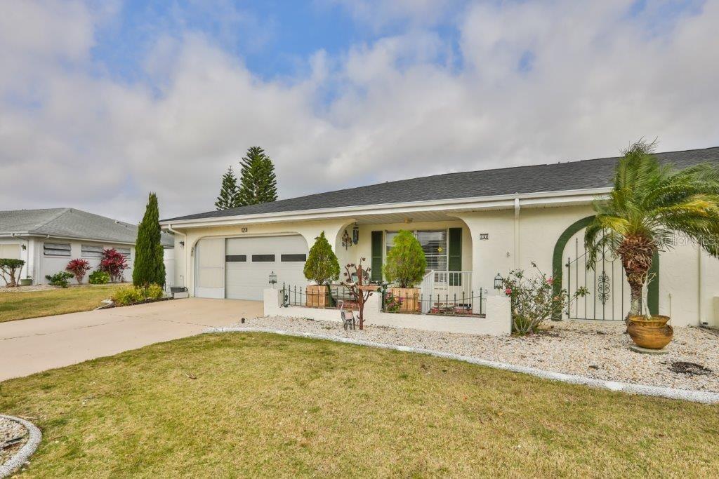 123 Wintersong Ln., Sun City Center, FL 33573