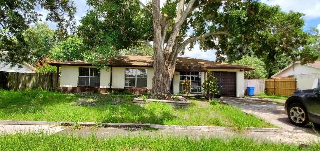 1303 Willow Valley Dr, Brandon, FL 33510