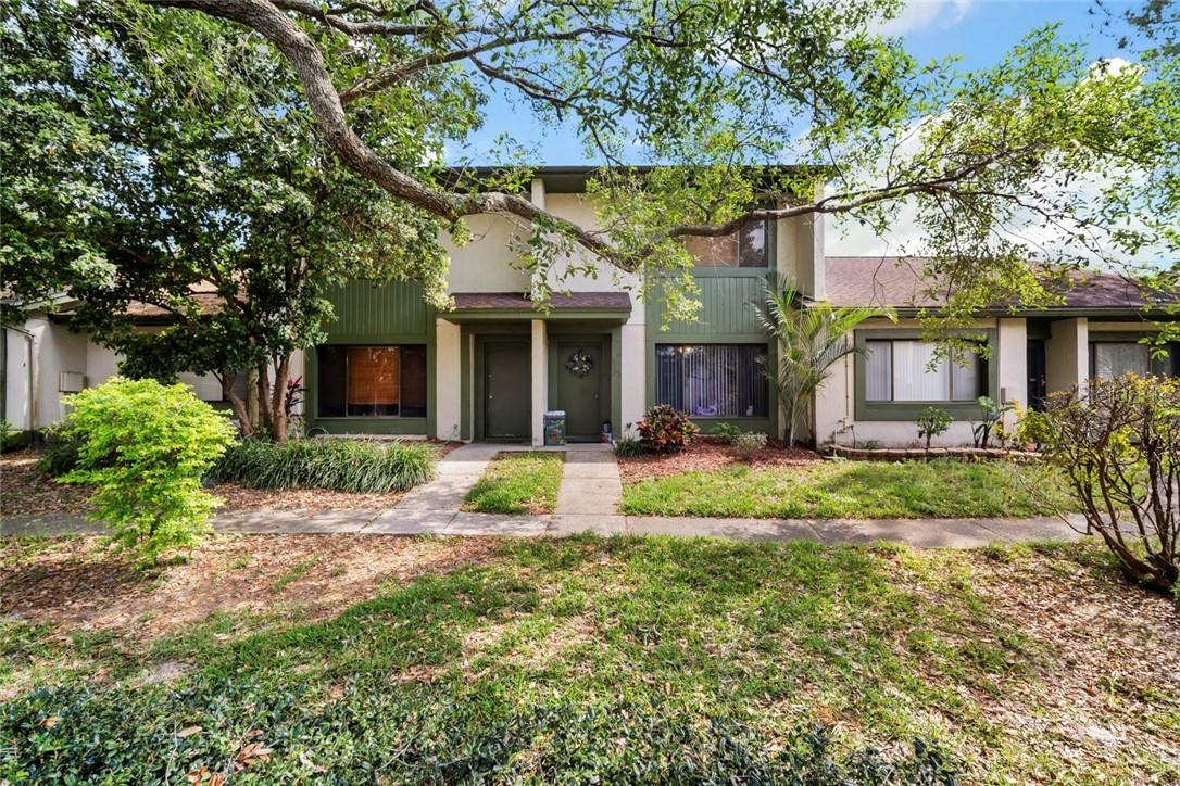 7816 Lemonwood Ct. #220, Temple Terrace, FL 33637