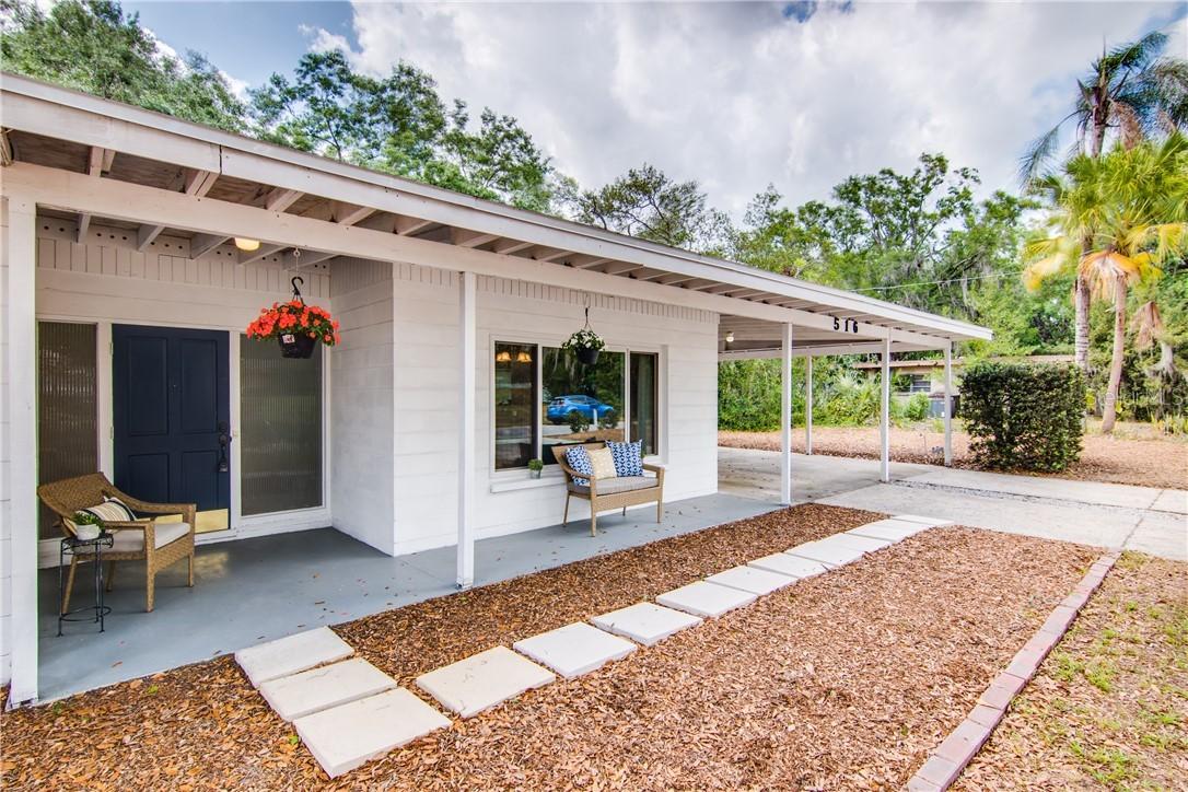 516 Carolyne St., Temple Terrace, FL 33617