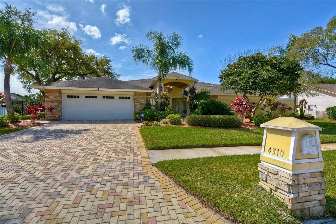 4310 Middle Lake Dr., Tampa, FL 33624