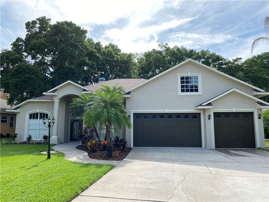 2303 Valrico Forest Dr., Valrico, FL 33594