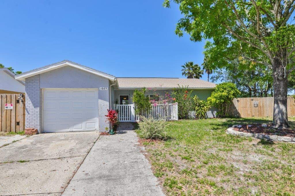 1025 Axlewood Cir., Brandon, FL 33511