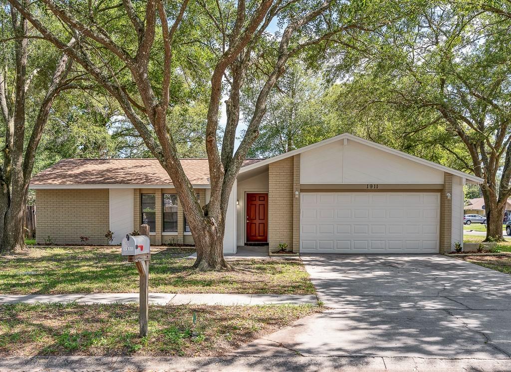 1911 Cedarbrooke Dr., Lutz, FL 33549