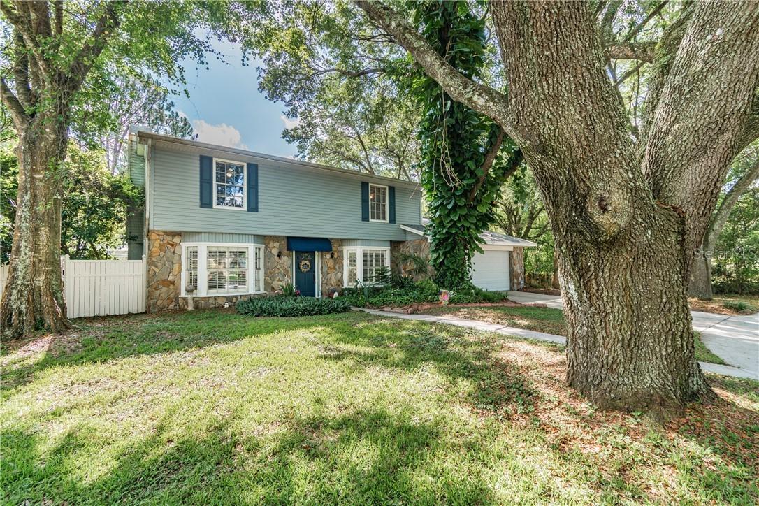 18301 Timberlan Dr., Lutz, FL 33549