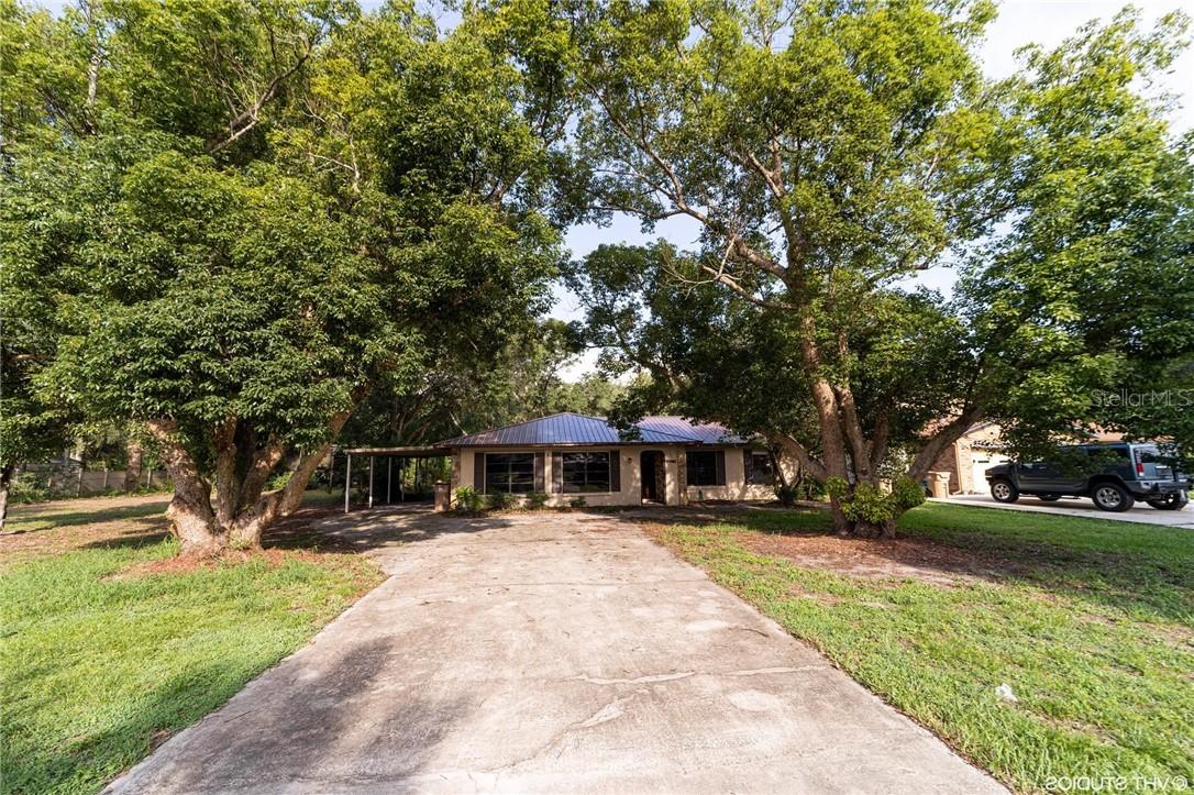 27622 Lois Dr., Tavares, FL 32778