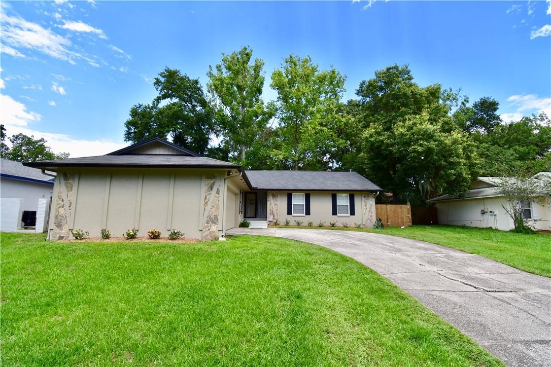 906 Black Knight Dr., Valrico, FL 33594