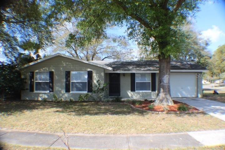 2301 Selkirk St., Valrico, FL 33594