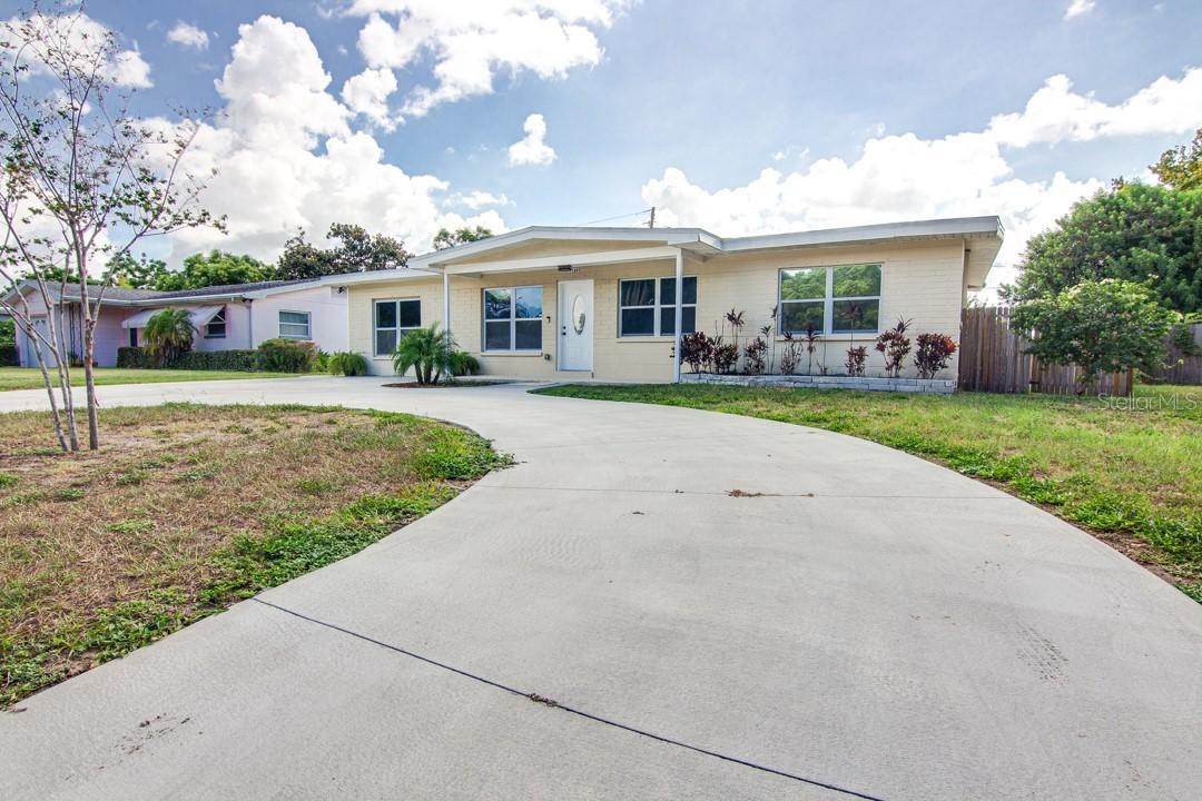 11605 108th St., Largo, FL 33778