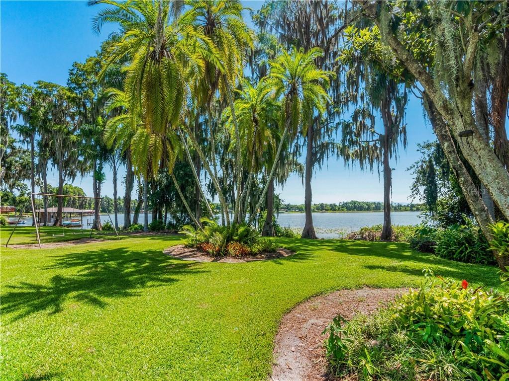 1006 Lake Cooper Dr., Lutz, FL 33548