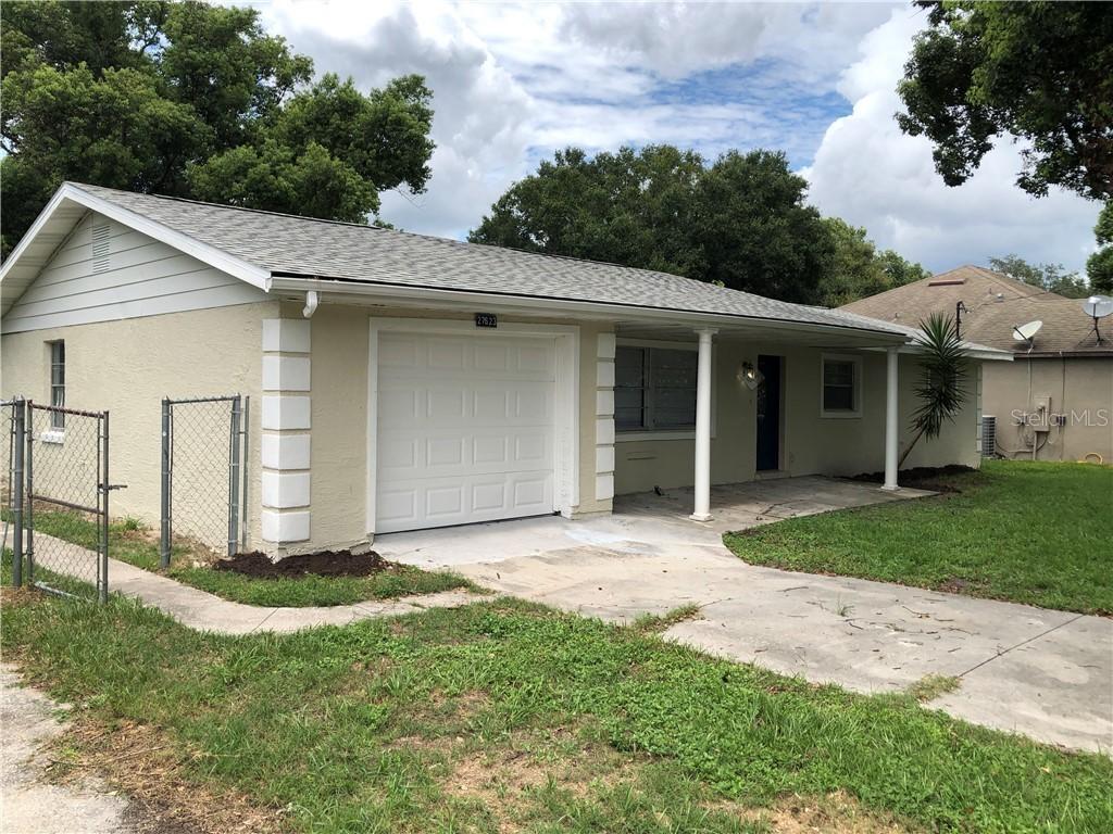 27623 Lisa Dr., Tavares, FL 32778