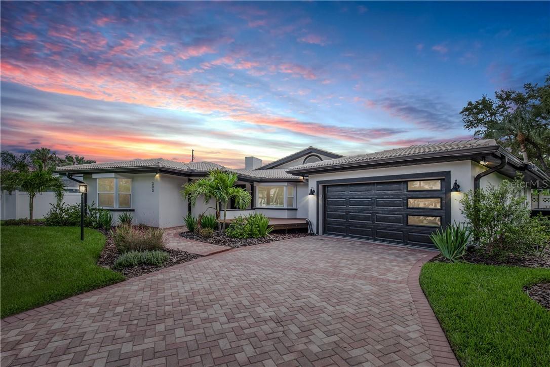 303 Hickory Ln., Largo, FL 33770