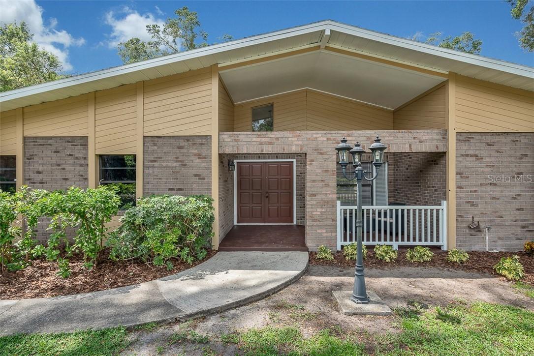 212 Ridgewood Ave., Brandon, FL 33510