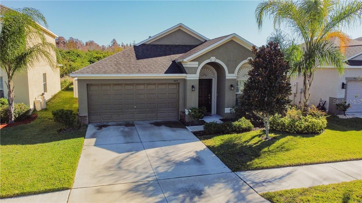 923 Meadow Glade Dr, Ruskin, FL 33570