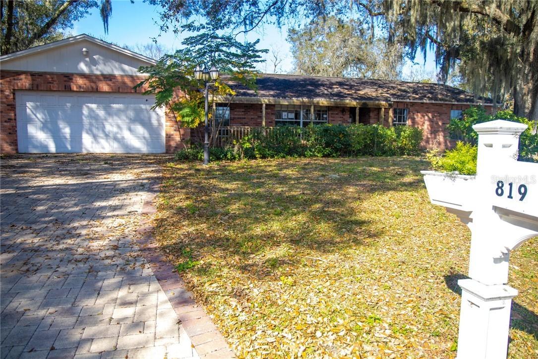 819 Strawberry Ln., Brandon, FL 33511