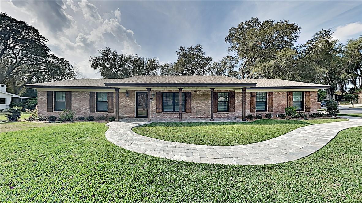 423 Laura Ln., Mount Dora, FL 32757