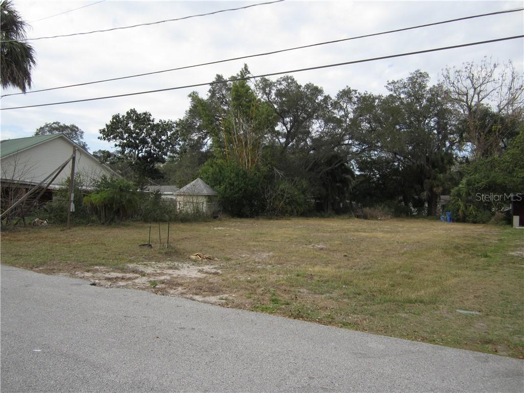 1715 Round Pond Ave, Tampa, FL 33612