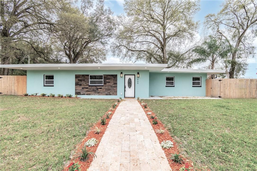 909 E Knollwood St., Tampa, FL 33604