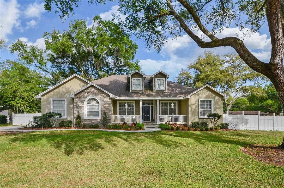 2003 Hoof Print Ln., Lakeland, FL 33811