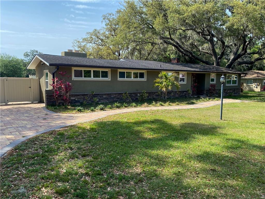 820 Hilltop Dr., Brandon, FL 33511