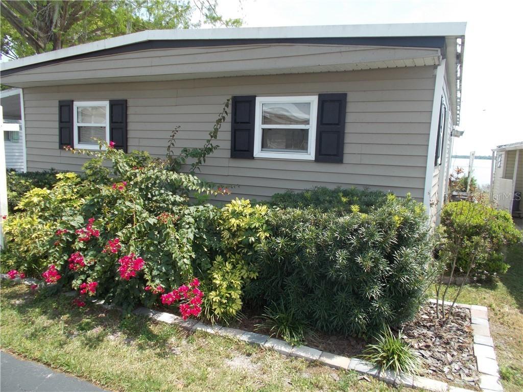 527 Sinclair Cir., Tavares, FL 32778