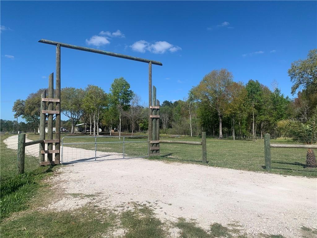 14711 Sherrod  Croft Lane, Dade City, FL 33525