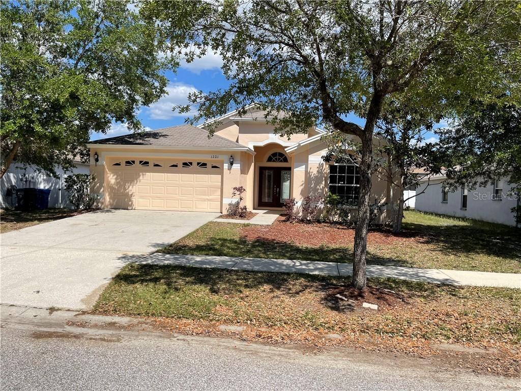 1221 Barclay Wood Dr., Ruskin, FL 33570