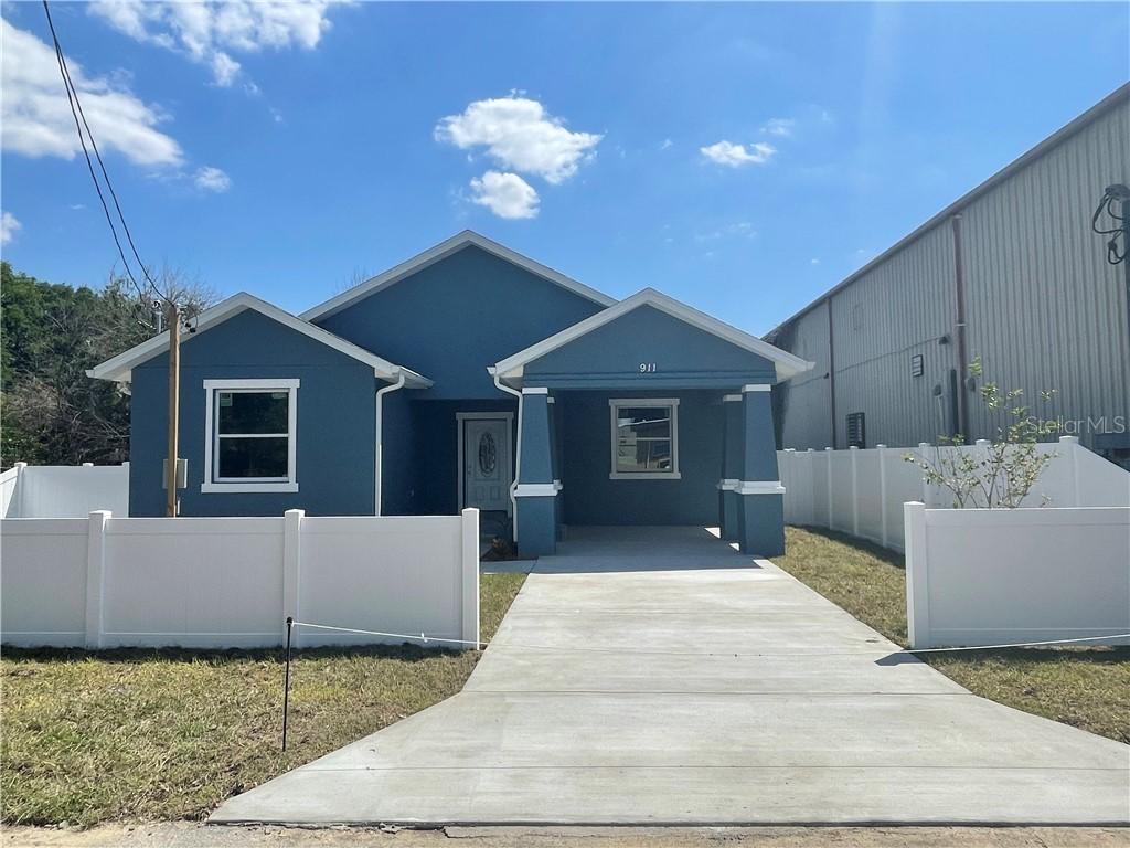 911 Castle Ct., Tampa, FL 33612