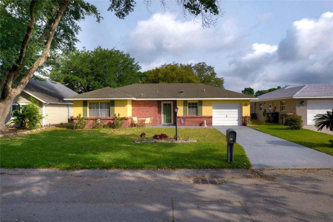 15 Sandalwood Dr., Davenport, FL 33837