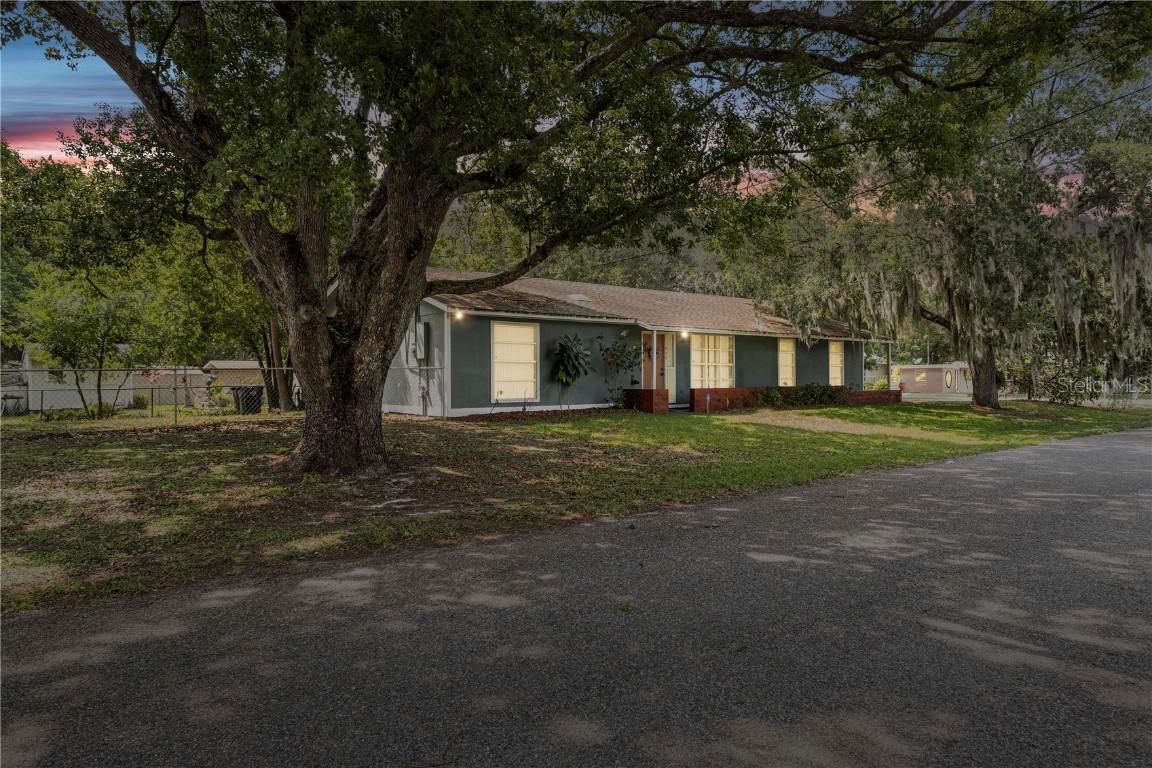 1040 Dennis Ave., Orlando, FL 32807