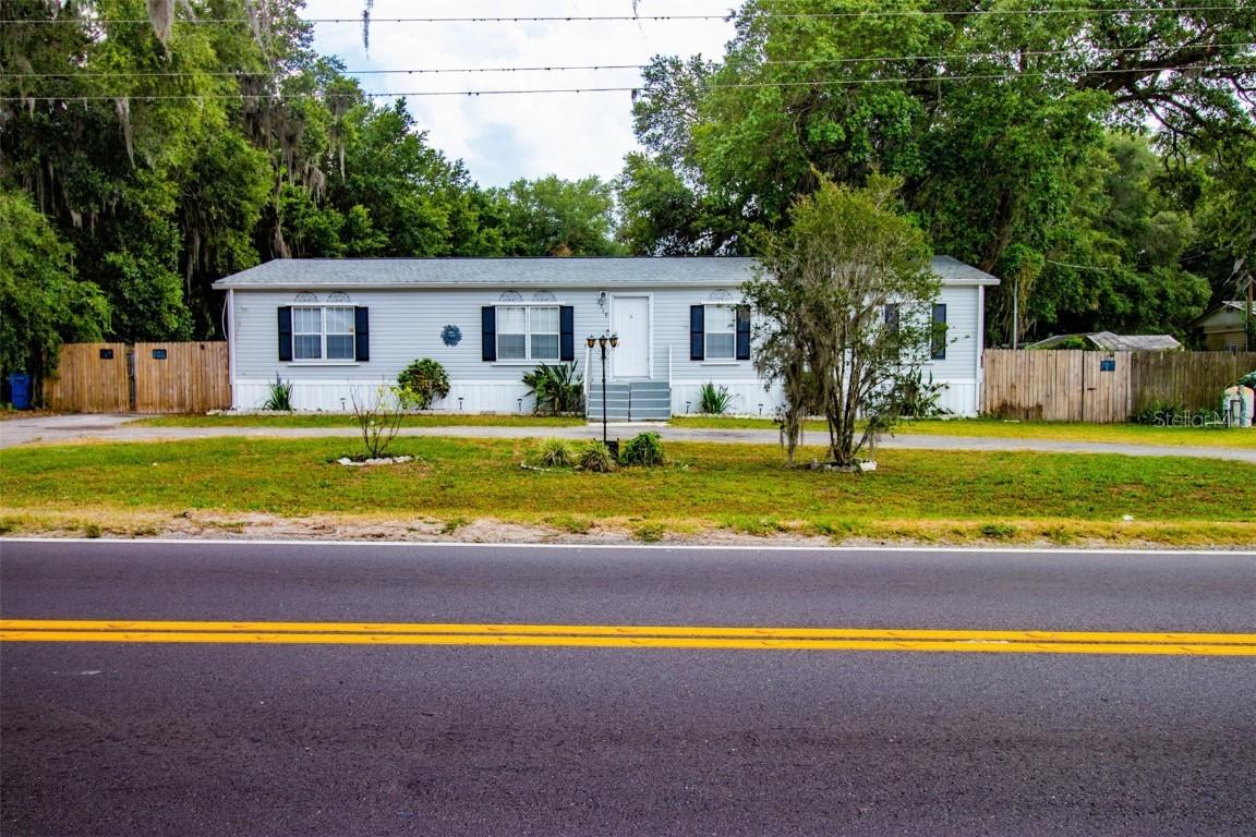 2715 W Knights Griffin Rd., Plant City, FL 33565