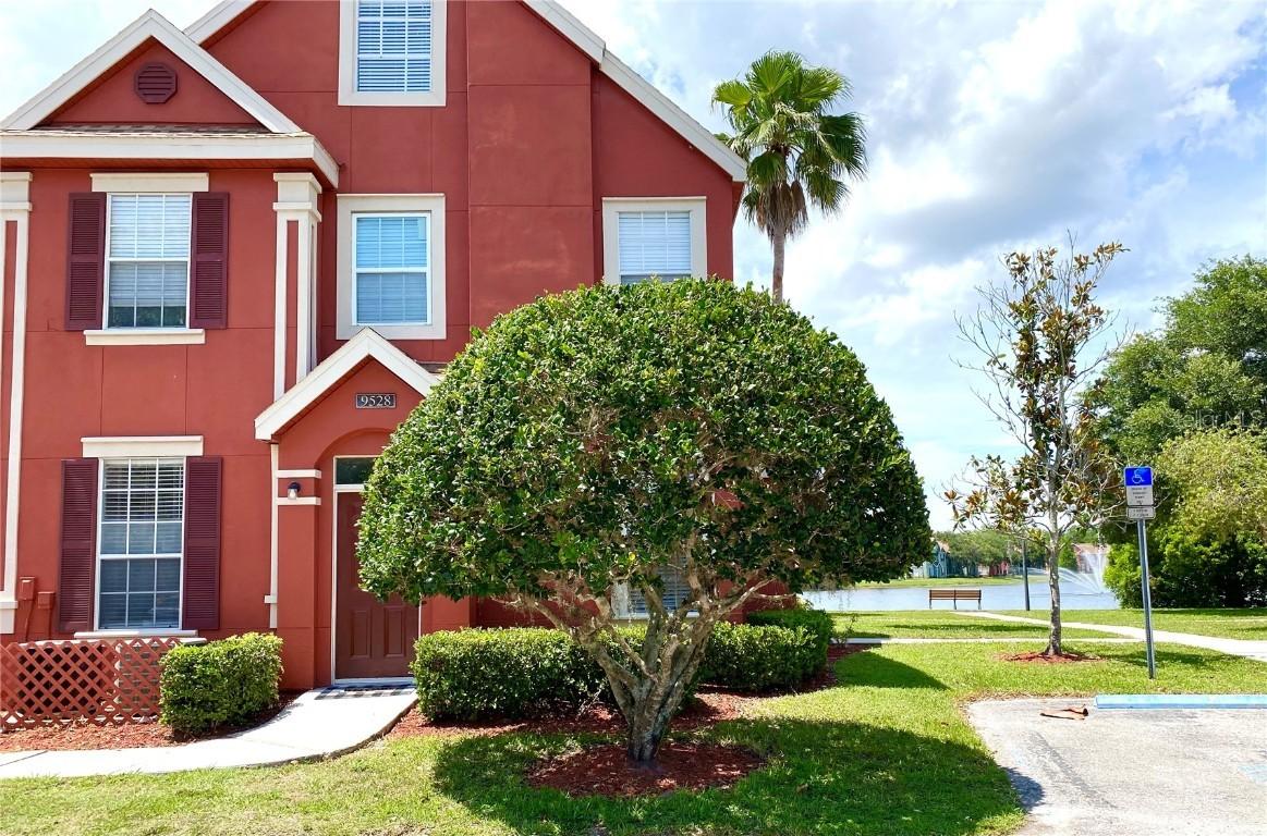 9528 Lake Chase Island Way, Tampa, FL 33626