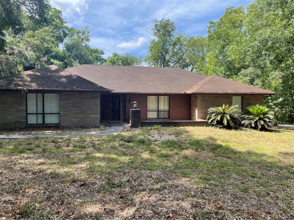 101 Holly Tree Ln., Brandon, FL 33511