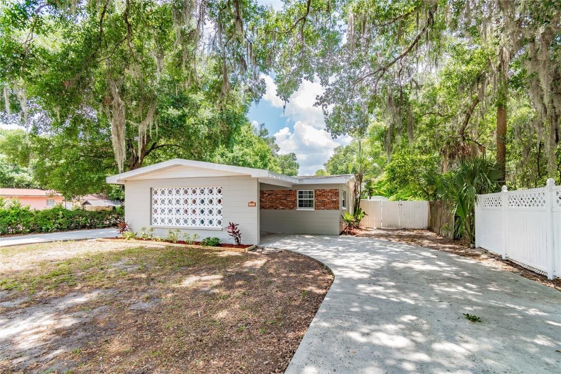 1204 N Orange St., Plant City, FL 33563
