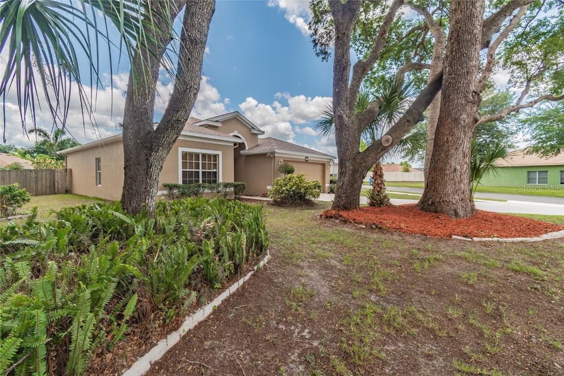 814 Coade Stone Dr., Seffner, FL 33584