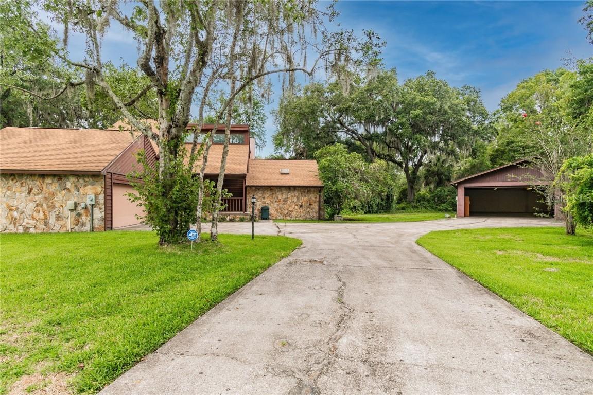 6604 Cathedral Oaks Dr., Plant City, FL 33565