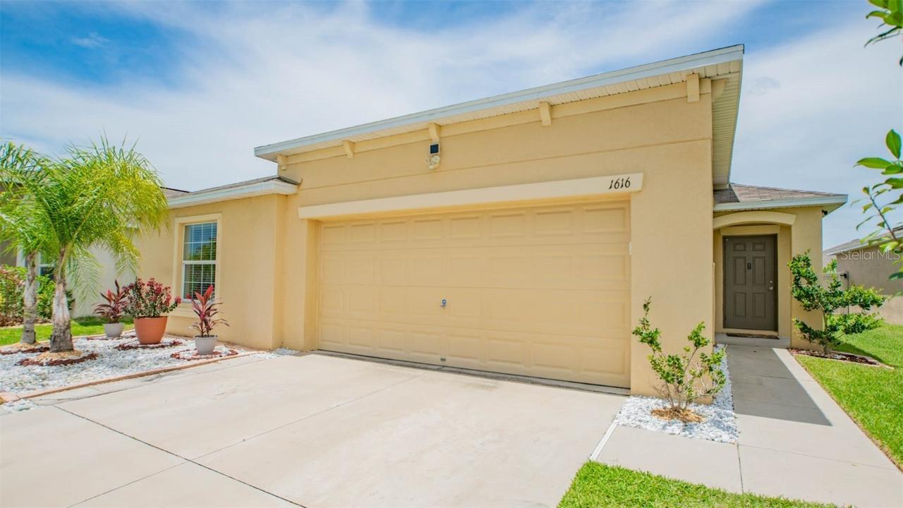1616 Climbing Dayflower Dr., Ruskin, FL 33570