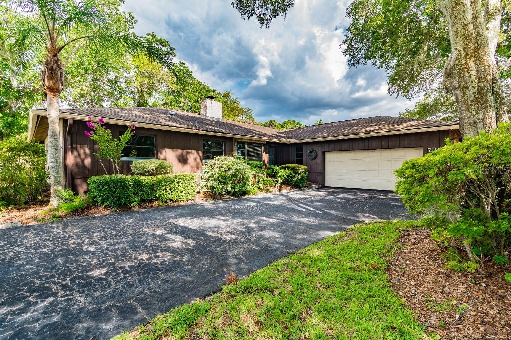 70 Lakeview Ct., Palm Harbor, FL 34683
