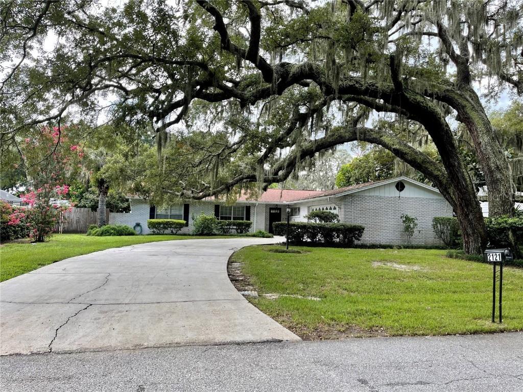 2121 Kennen Dr., Valrico, FL 33594